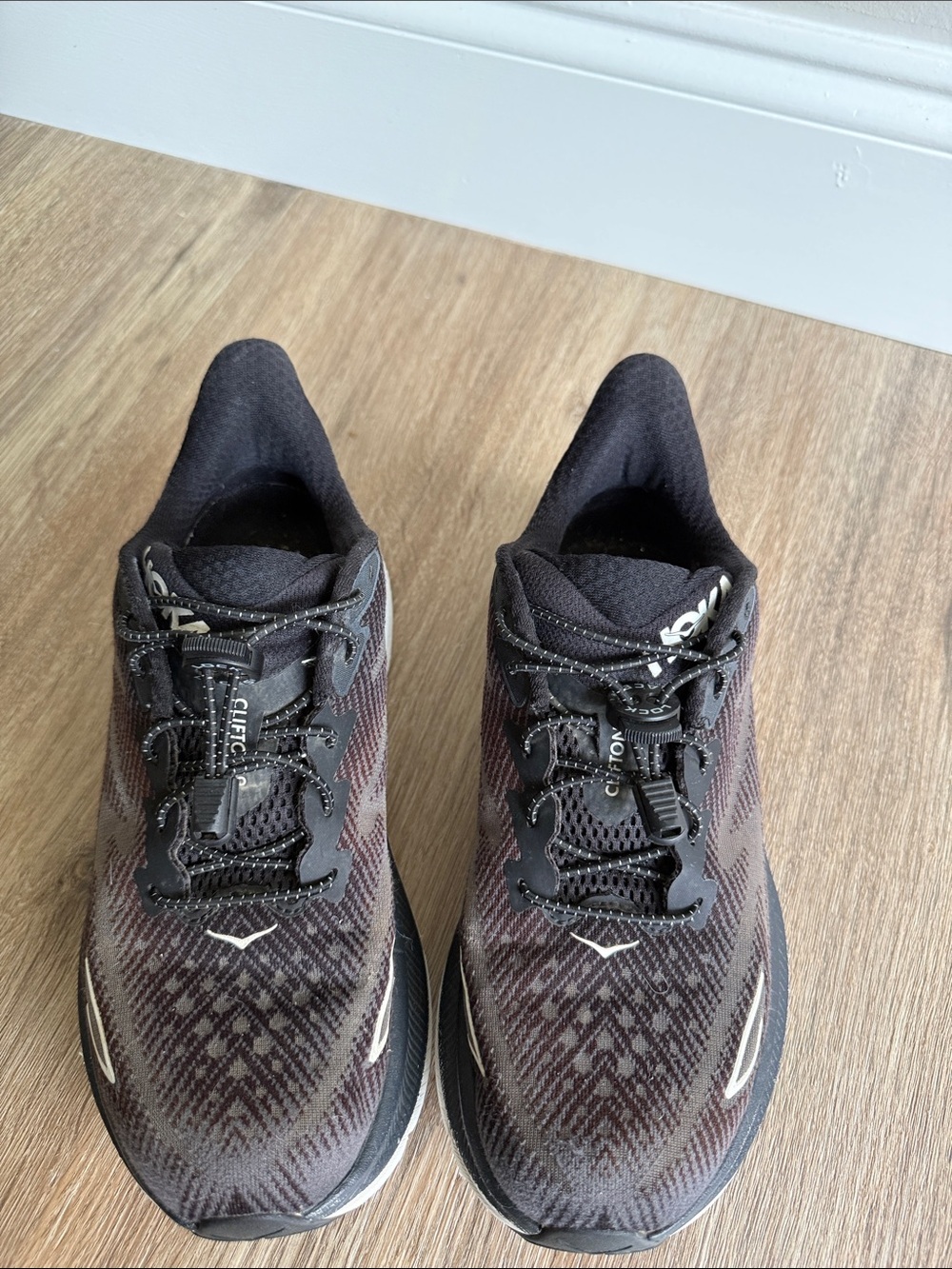 Hoka Clifton 9 Black and White Athletic Sneakers Size 8 - Picture 3 of 12